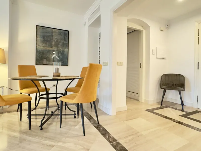 This beautiful and luxurious 2-bedroom, 2-bathroom timeless and elegant property is located in the privileged beachside area of Elviria, within the prestigious urbanization of Hacienda Playa.