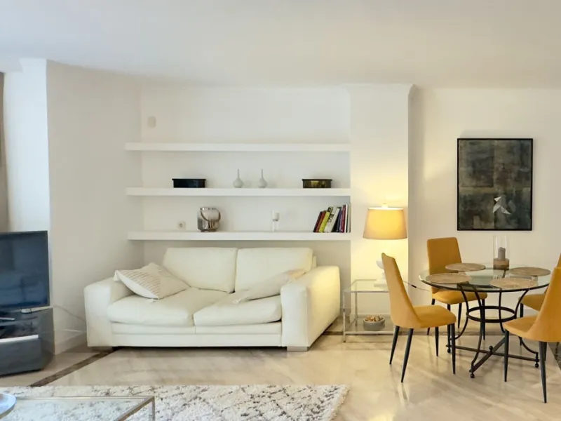 This beautiful and luxurious 2-bedroom, 2-bathroom timeless and elegant property is located in the privileged beachside area of Elviria, within the prestigious urbanization of Hacienda Playa.