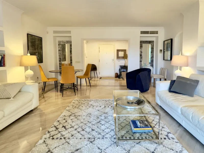 This beautiful and luxurious 2-bedroom, 2-bathroom timeless and elegant property is located in the privileged beachside area of Elviria, within the prestigious urbanization of Hacienda Playa.