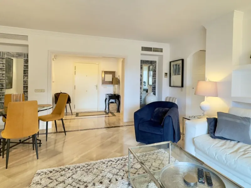 This beautiful and luxurious 2-bedroom, 2-bathroom timeless and elegant property is located in the privileged beachside area of Elviria, within the prestigious urbanization of Hacienda Playa.