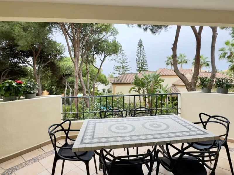 This beautiful and luxurious 2-bedroom, 2-bathroom timeless and elegant property is located in the privileged beachside area of Elviria, within the prestigious urbanization of Hacienda Playa.