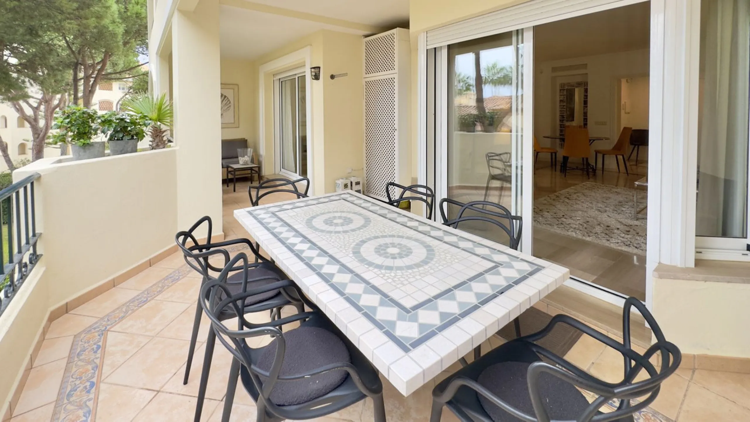 This beautiful and luxurious 2-bedroom, 2-bathroom timeless and elegant property is located in the privileged beachside area of Elviria, within the prestigious urbanization of Hacienda Playa.