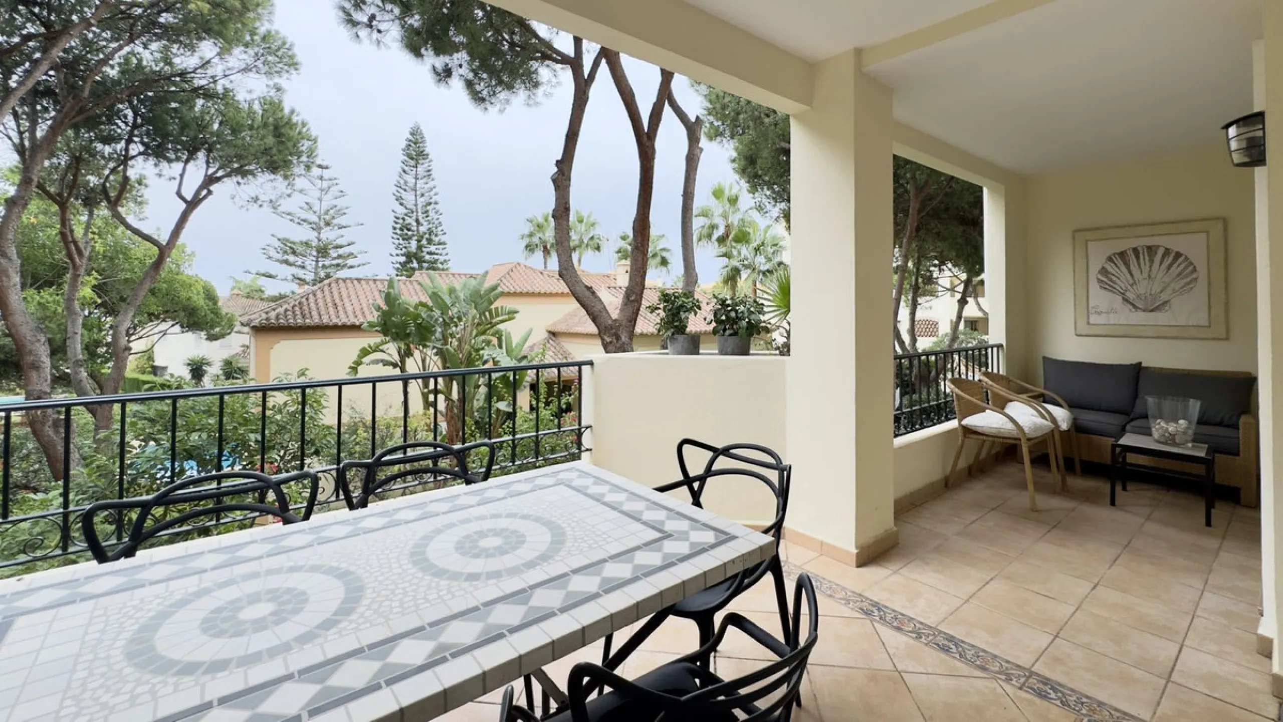 This beautiful and luxurious 2-bedroom, 2-bathroom timeless and elegant property is located in the privileged beachside area of Elviria, within the prestigious urbanization of Hacienda Playa.