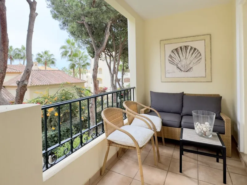 This beautiful and luxurious 2-bedroom, 2-bathroom timeless and elegant property is located in the privileged beachside area of Elviria, within the prestigious urbanization of Hacienda Playa.