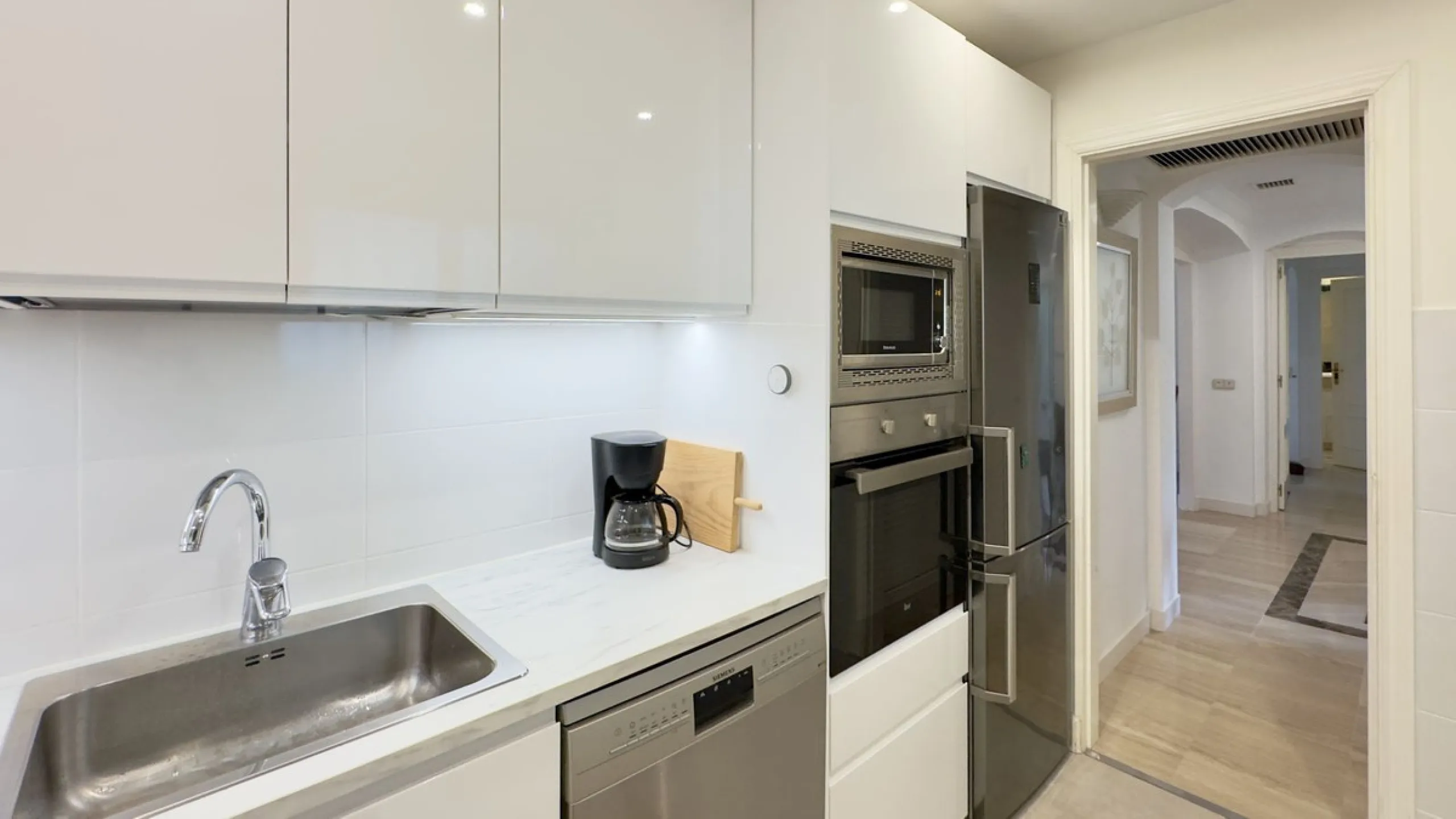 This beautiful and luxurious 2-bedroom, 2-bathroom timeless and elegant property is located in the privileged beachside area of Elviria, within the prestigious urbanization of Hacienda Playa.