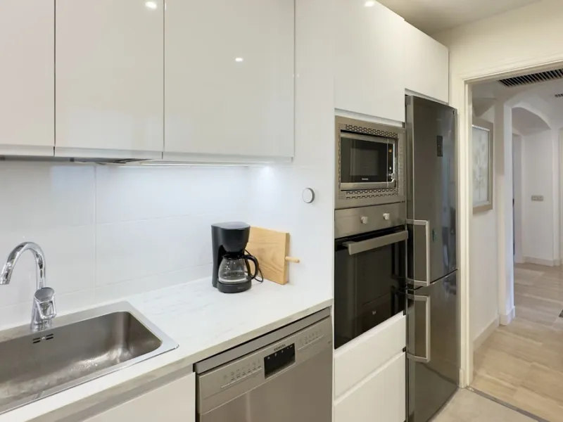 This beautiful and luxurious 2-bedroom, 2-bathroom timeless and elegant property is located in the privileged beachside area of Elviria, within the prestigious urbanization of Hacienda Playa.