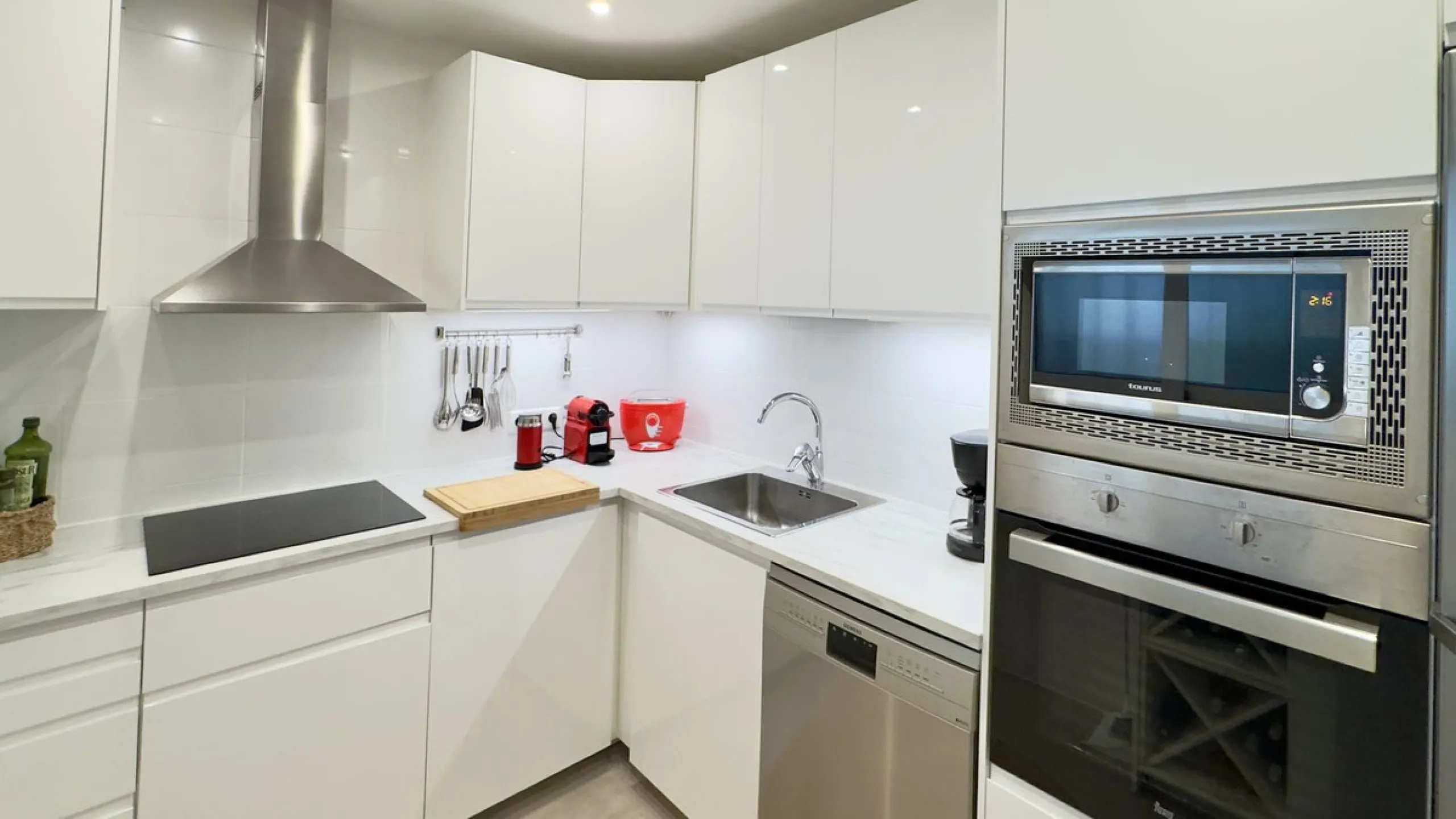 This beautiful and luxurious 2-bedroom, 2-bathroom timeless and elegant property is located in the privileged beachside area of Elviria, within the prestigious urbanization of Hacienda Playa.