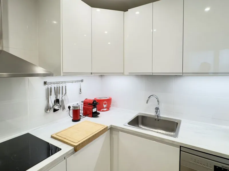 This beautiful and luxurious 2-bedroom, 2-bathroom timeless and elegant property is located in the privileged beachside area of Elviria, within the prestigious urbanization of Hacienda Playa.