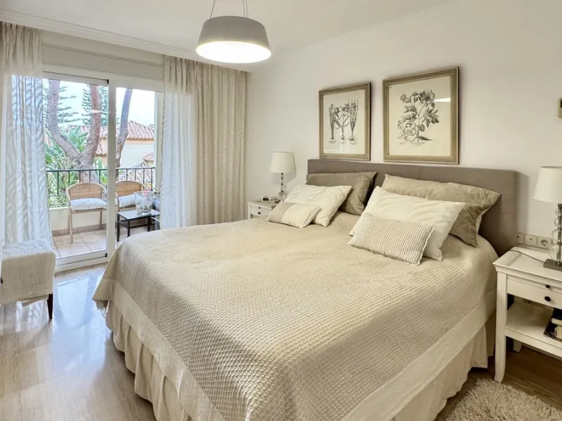 This beautiful and luxurious 2-bedroom, 2-bathroom timeless and elegant property is located in the privileged beachside area of Elviria, within the prestigious urbanization of Hacienda Playa.