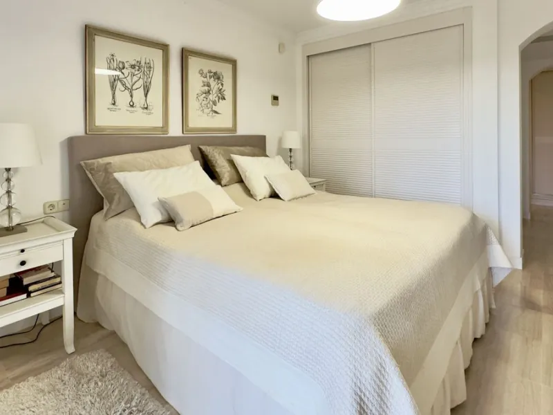 This beautiful and luxurious 2-bedroom, 2-bathroom timeless and elegant property is located in the privileged beachside area of Elviria, within the prestigious urbanization of Hacienda Playa.