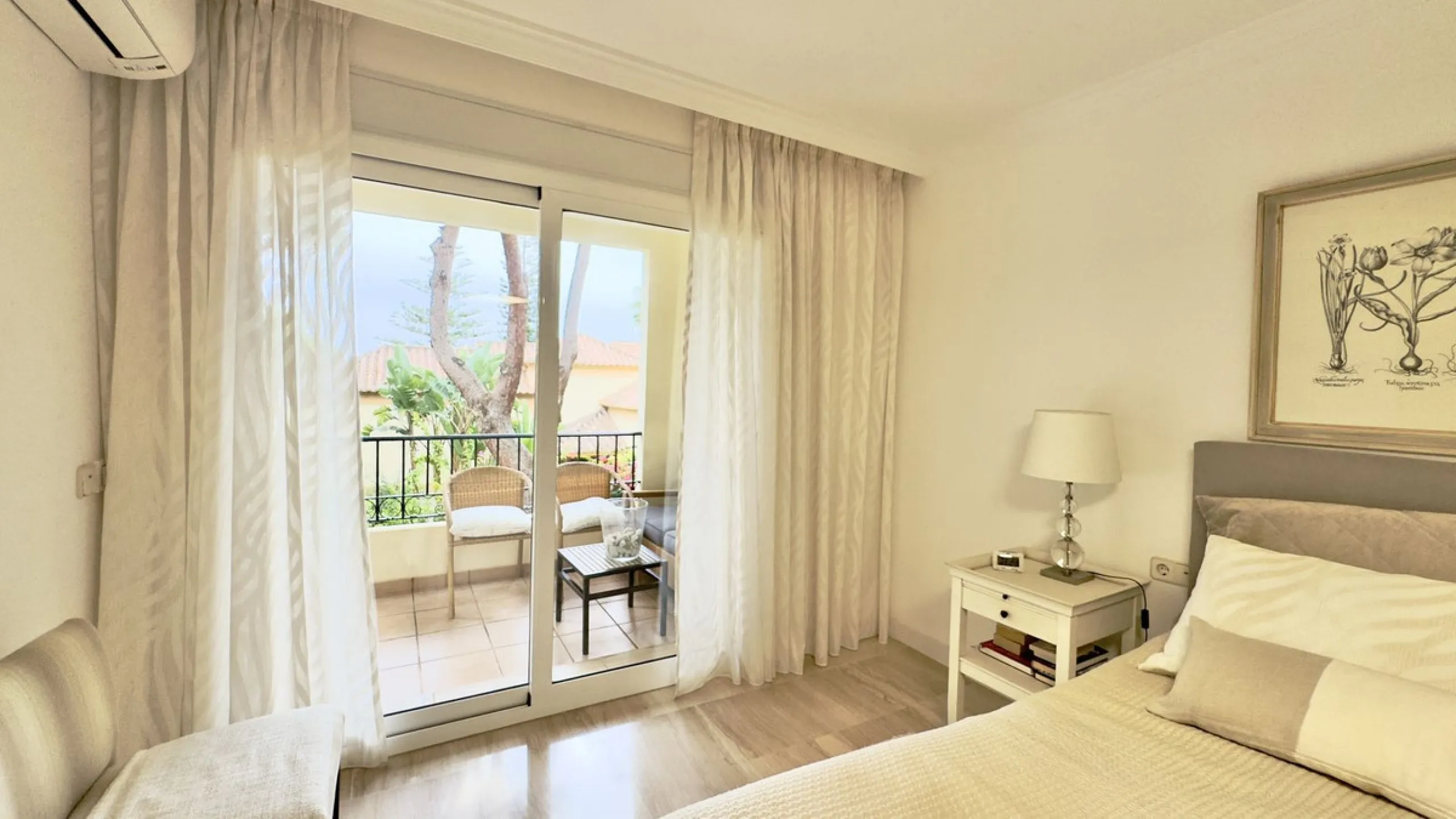 This beautiful and luxurious 2-bedroom, 2-bathroom timeless and elegant property is located in the privileged beachside area of Elviria, within the prestigious urbanization of Hacienda Playa.