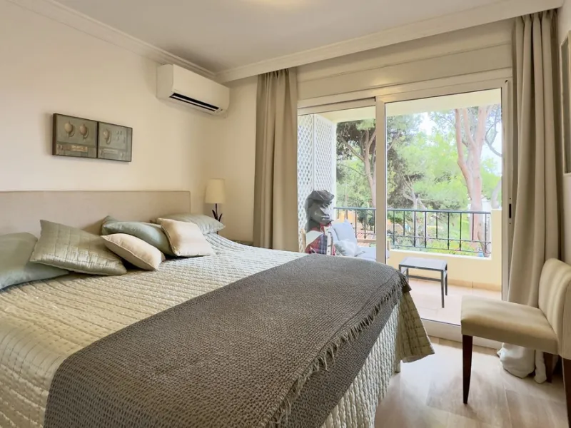 This beautiful and luxurious 2-bedroom, 2-bathroom timeless and elegant property is located in the privileged beachside area of Elviria, within the prestigious urbanization of Hacienda Playa.