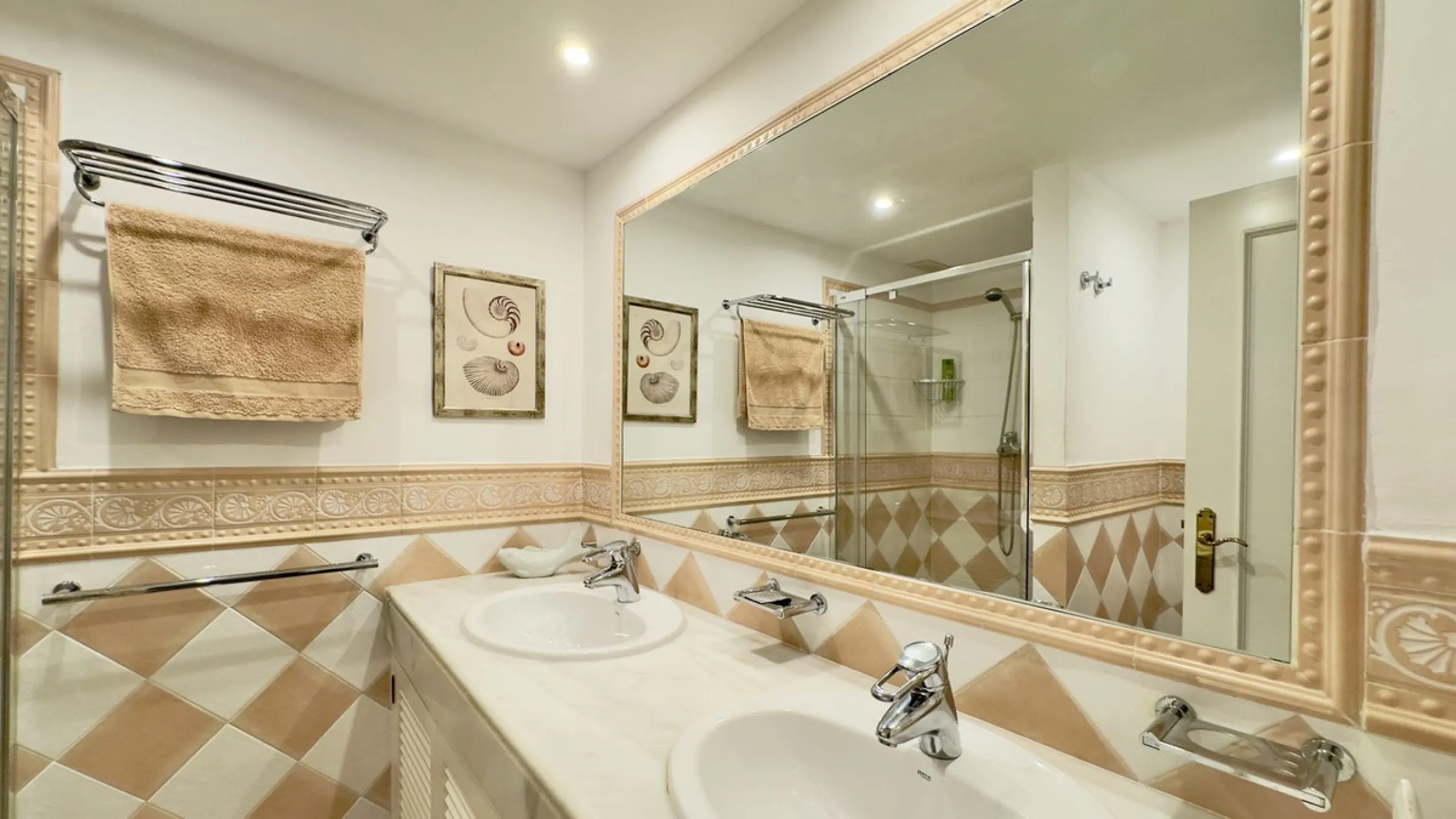 This beautiful and luxurious 2-bedroom, 2-bathroom timeless and elegant property is located in the privileged beachside area of Elviria, within the prestigious urbanization of Hacienda Playa.