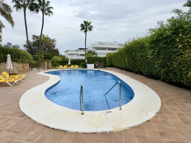 This beautiful and luxurious 2-bedroom, 2-bathroom timeless and elegant property is located in the privileged beachside area of Elviria, within the prestigious urbanization of Hacienda Playa.