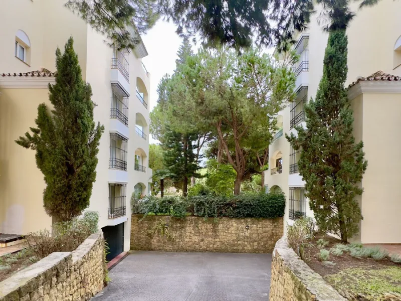 This beautiful and luxurious 2-bedroom, 2-bathroom timeless and elegant property is located in the privileged beachside area of Elviria, within the prestigious urbanization of Hacienda Playa.