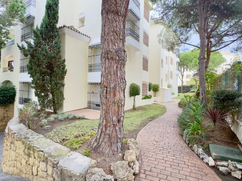 This beautiful and luxurious 2-bedroom, 2-bathroom timeless and elegant property is located in the privileged beachside area of Elviria, within the prestigious urbanization of Hacienda Playa.
