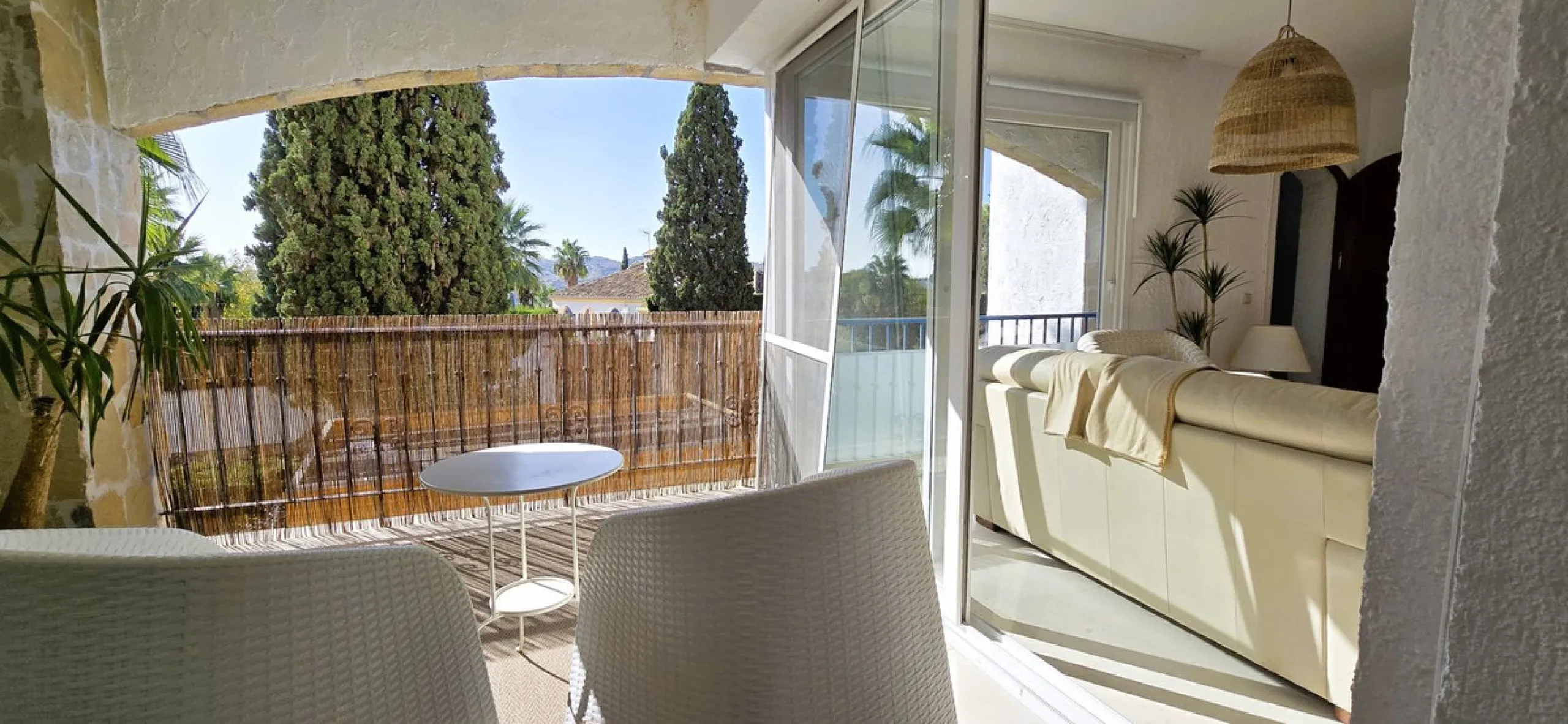 Charming, bright, and completely renovated apartment in Mijas Golf, a prestigious and exclusive area of ​​Mijas.