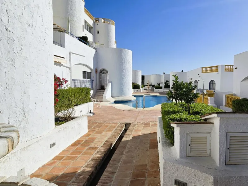 Charming, bright, and completely renovated apartment in Mijas Golf, a prestigious and exclusive area of ​​Mijas.