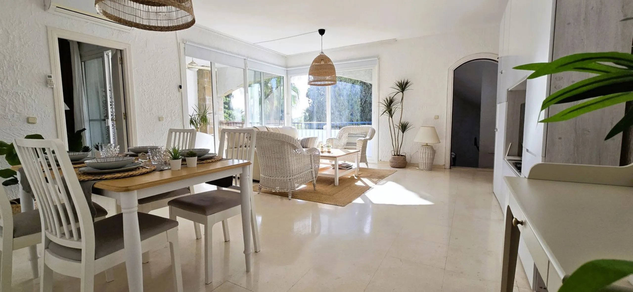 Charming, bright, and completely renovated apartment in Mijas Golf, a prestigious and exclusive area of ​​Mijas.