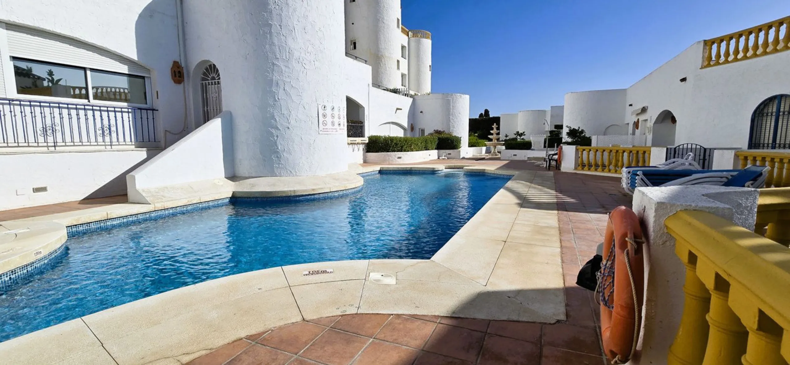 Charming, bright, and completely renovated apartment in Mijas Golf, a prestigious and exclusive area of ​​Mijas.