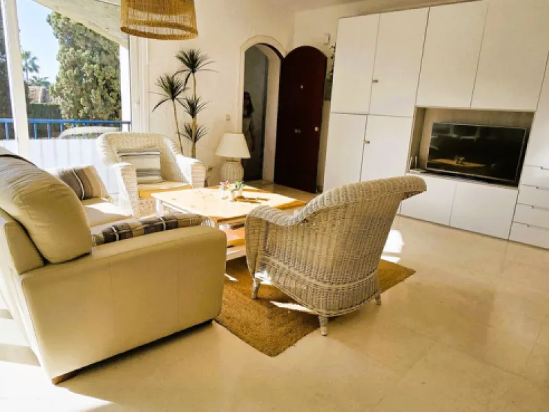 Charming, bright, and completely renovated apartment in Mijas Golf, a prestigious and exclusive area of ​​Mijas.