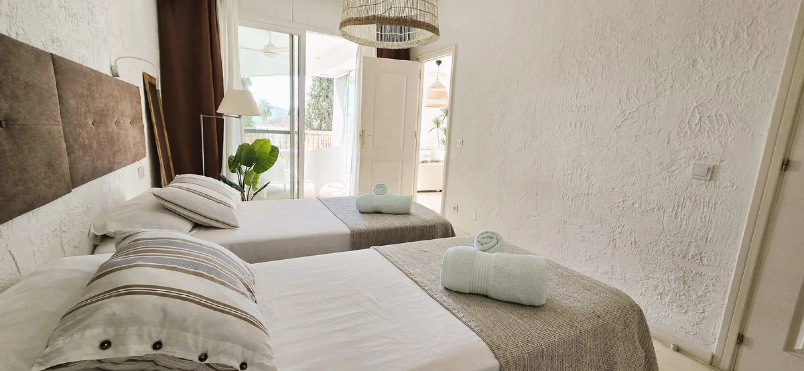 Charming, bright, and completely renovated apartment in Mijas Golf, a prestigious and exclusive area of ​​Mijas.