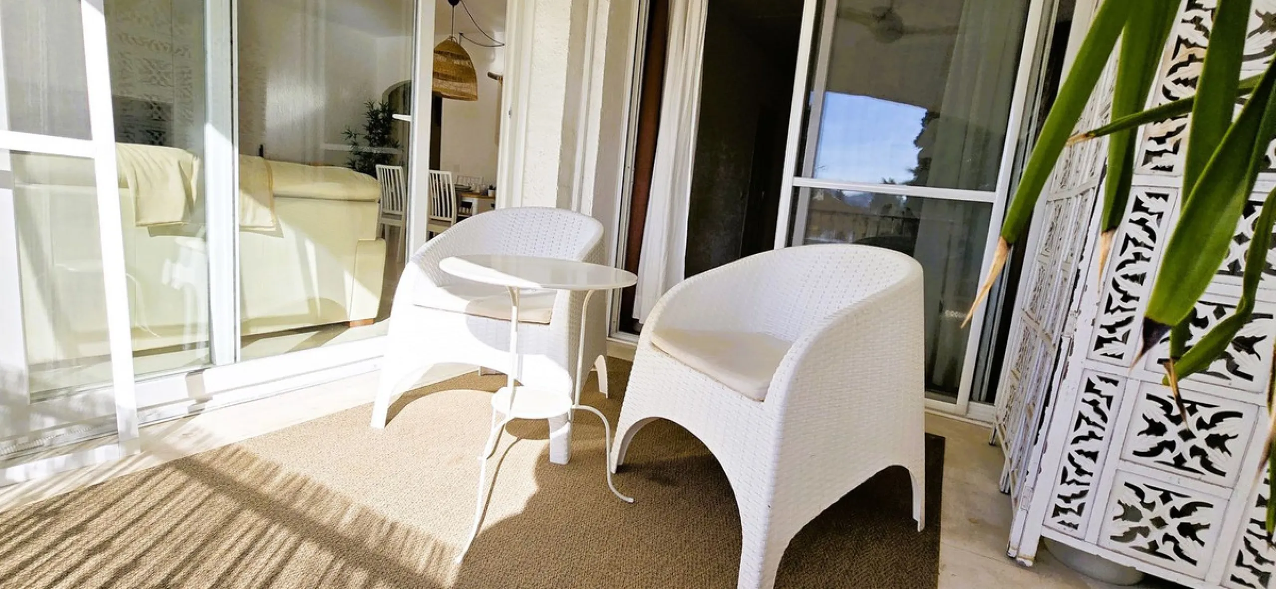 Charming, bright, and completely renovated apartment in Mijas Golf, a prestigious and exclusive area of ​​Mijas.