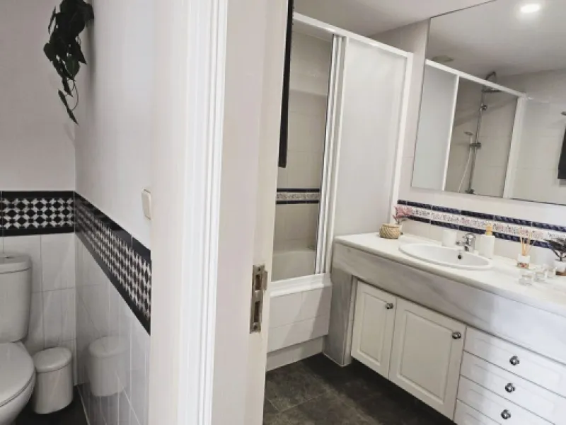 Charming, bright, and completely renovated apartment in Mijas Golf, a prestigious and exclusive area of ​​Mijas.