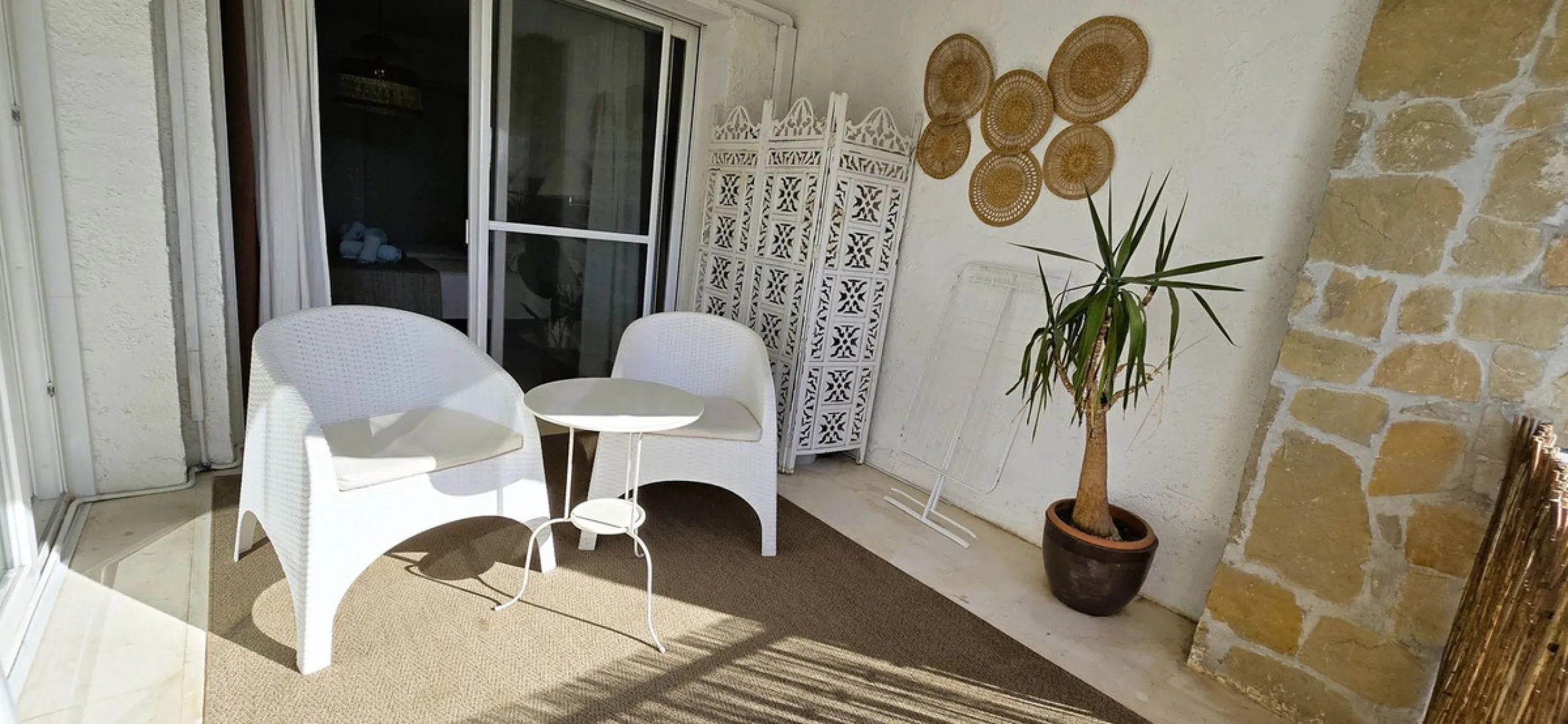 Charming, bright, and completely renovated apartment in Mijas Golf, a prestigious and exclusive area of ​​Mijas.
