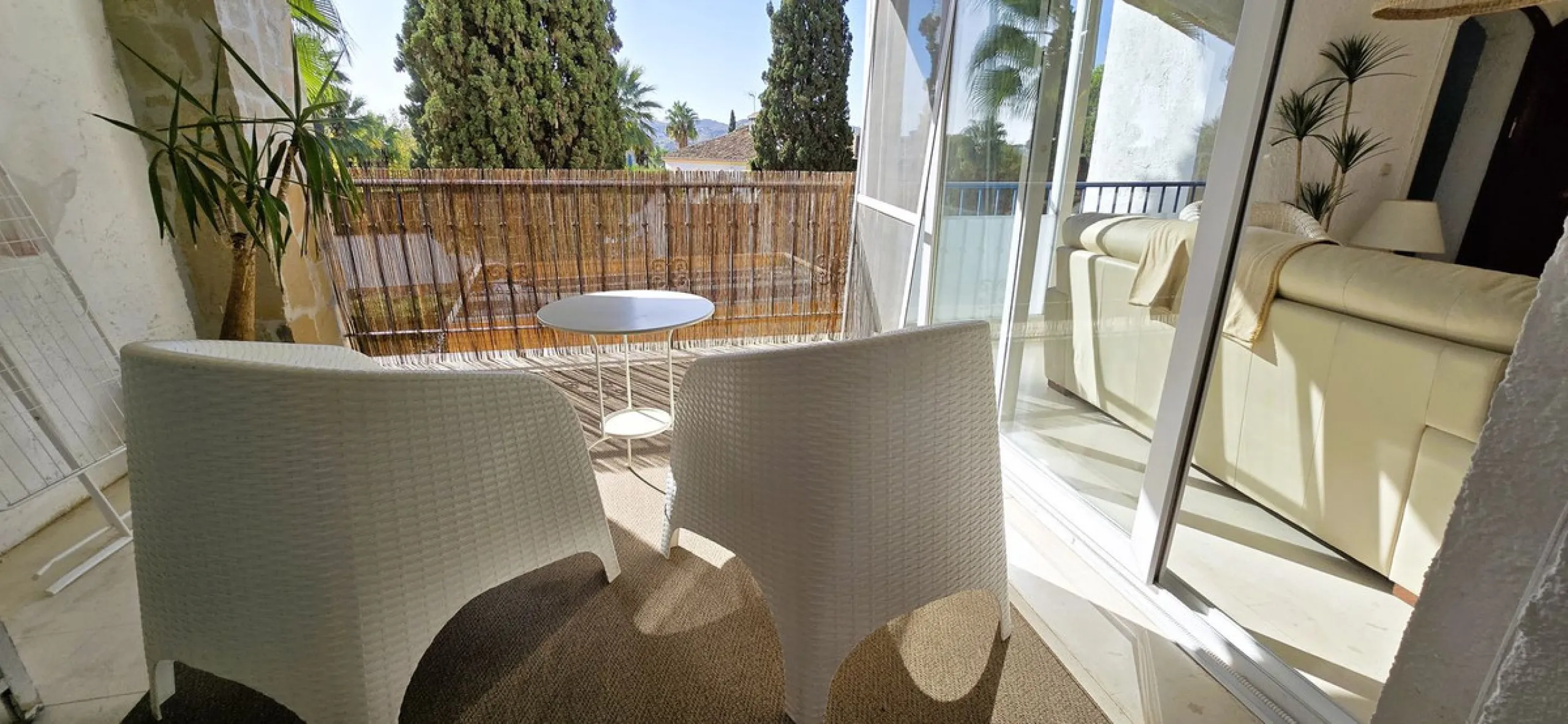 Charming, bright, and completely renovated apartment in Mijas Golf, a prestigious and exclusive area of ​​Mijas.
