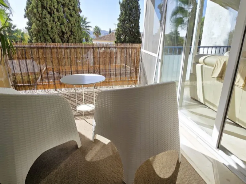 Charming, bright, and completely renovated apartment in Mijas Golf, a prestigious and exclusive area of ​​Mijas.