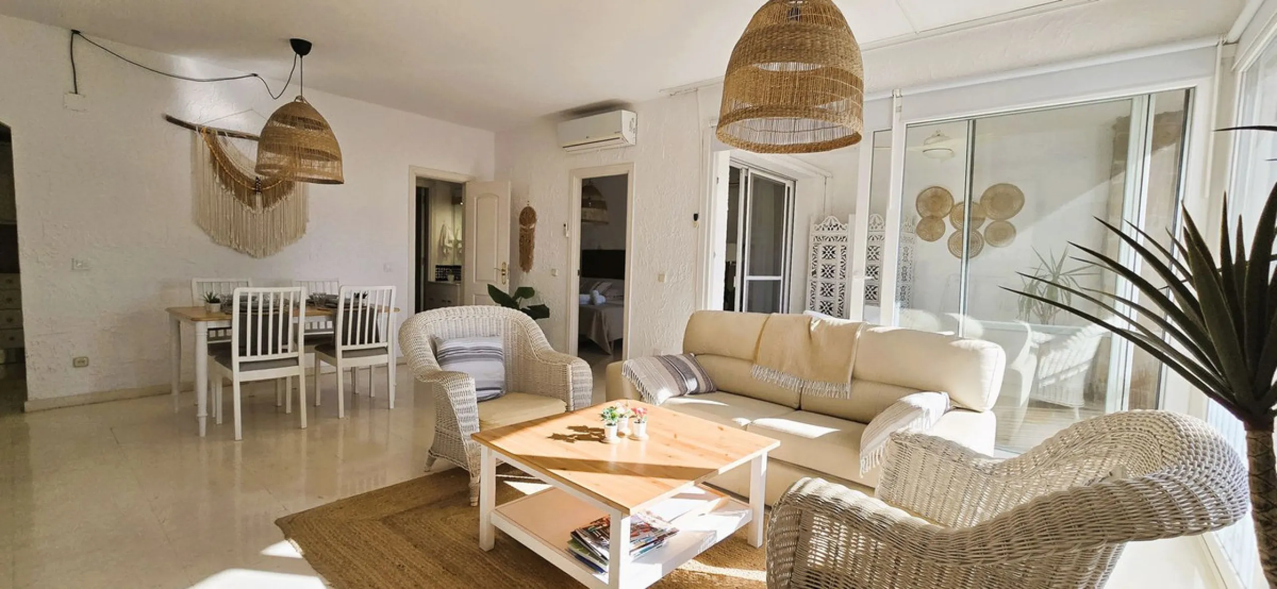 Charming, bright, and completely renovated apartment in Mijas Golf, a prestigious and exclusive area of ​​Mijas.