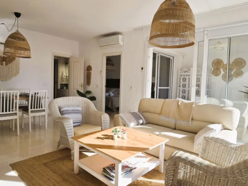 Charming, bright, and completely renovated apartment in Mijas Golf, a prestigious and exclusive area of ​​Mijas.