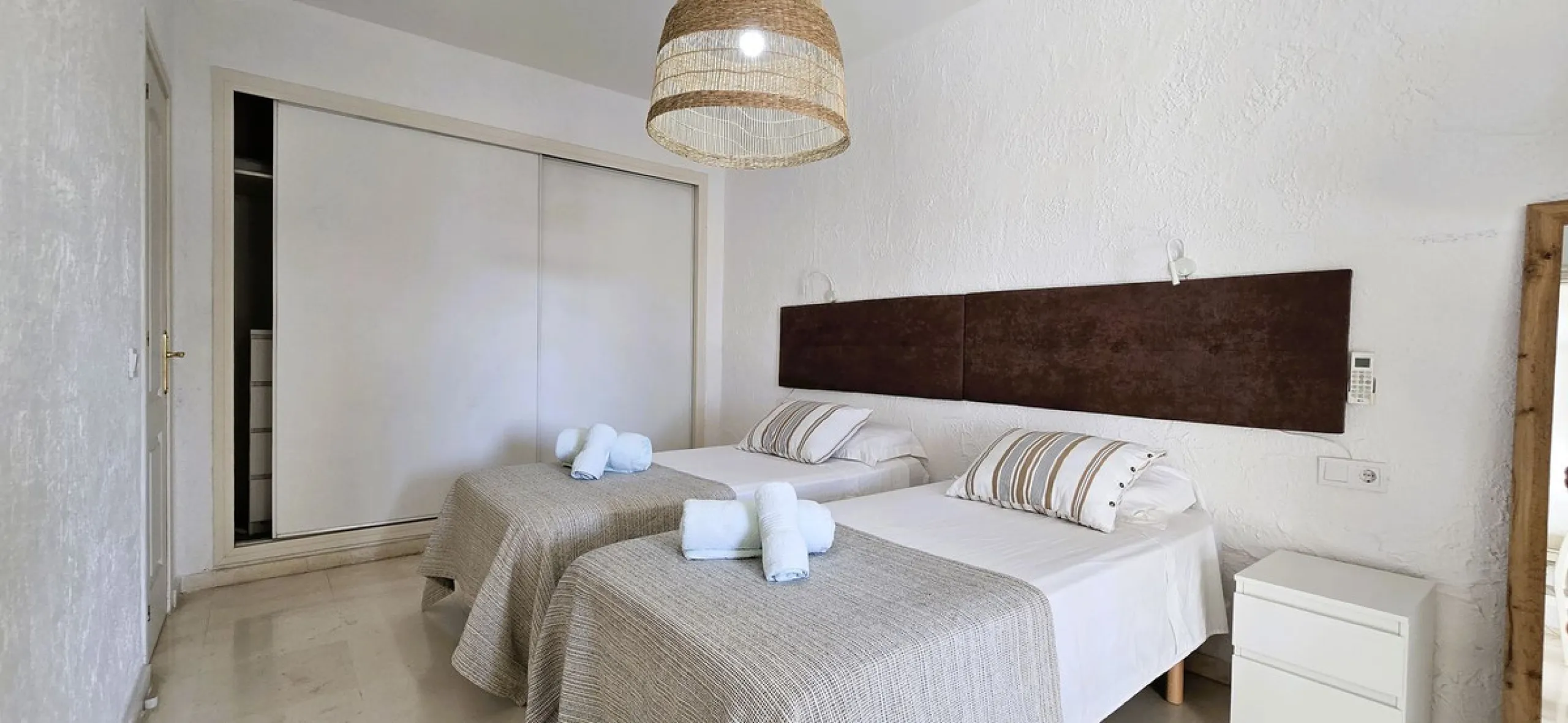 Charming, bright, and completely renovated apartment in Mijas Golf, a prestigious and exclusive area of ​​Mijas.