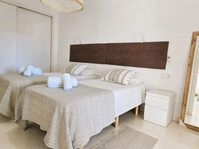 Charming, bright, and completely renovated apartment in Mijas Golf, a prestigious and exclusive area of ​​Mijas.