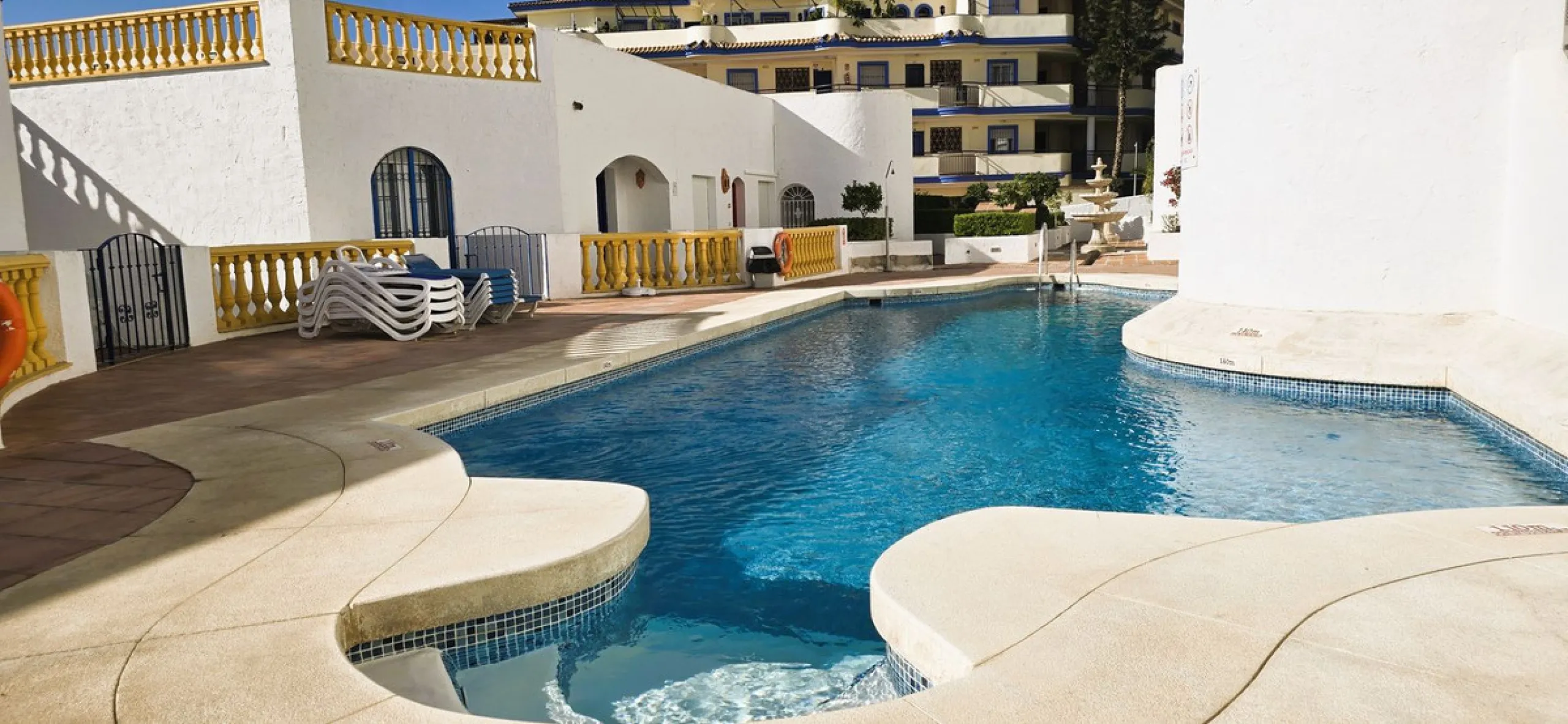 Charming, bright, and completely renovated apartment in Mijas Golf, a prestigious and exclusive area of ​​Mijas.