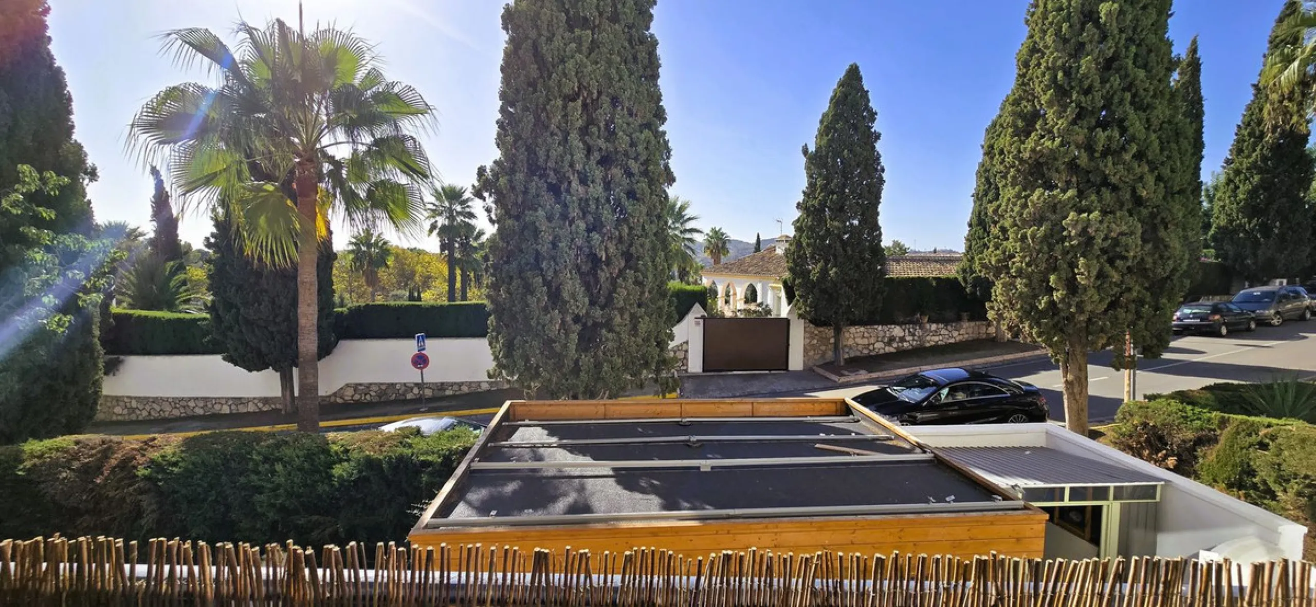 Charming, bright, and completely renovated apartment in Mijas Golf, a prestigious and exclusive area of ​​Mijas.