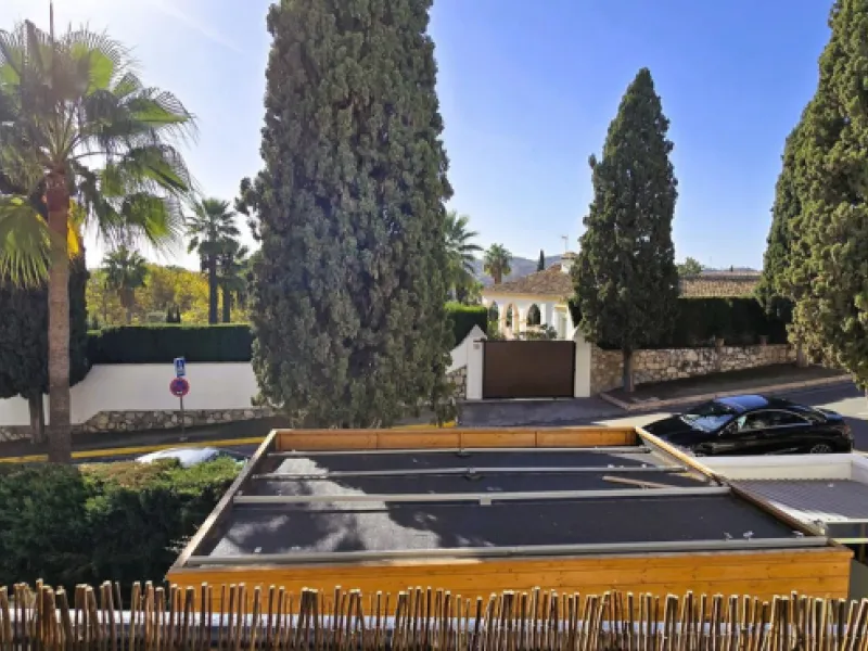 Charming, bright, and completely renovated apartment in Mijas Golf, a prestigious and exclusive area of ​​Mijas.