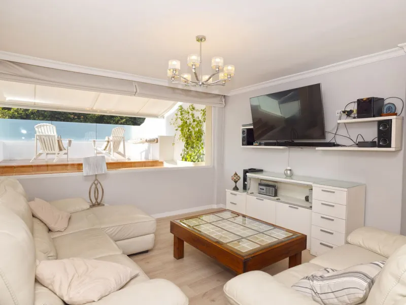 House - Semi-Detached House в продаже в Torremolinos, Málaga. В доме 6 спален и 5 ванных комнат. Площадь дома 309 м². Площадь участка 300 м²