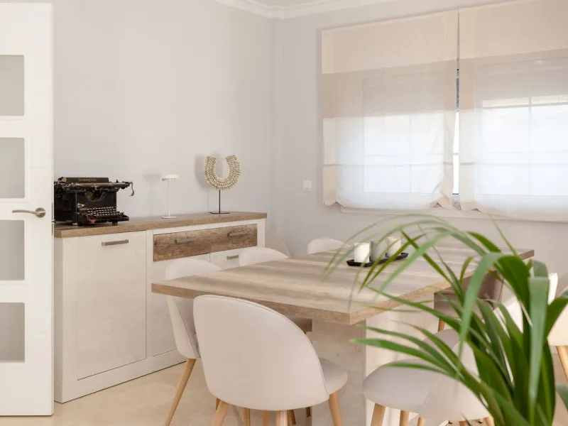 House - Semi-Detached House в продаже в Torremolinos, Málaga. В доме 6 спален и 5 ванных комнат. Площадь дома 309 м². Площадь участка 300 м²