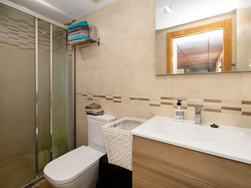 House - Semi-Detached House в продаже в Torremolinos, Málaga. В доме 6 спален и 5 ванных комнат. Площадь дома 309 м². Площадь участка 300 м²
