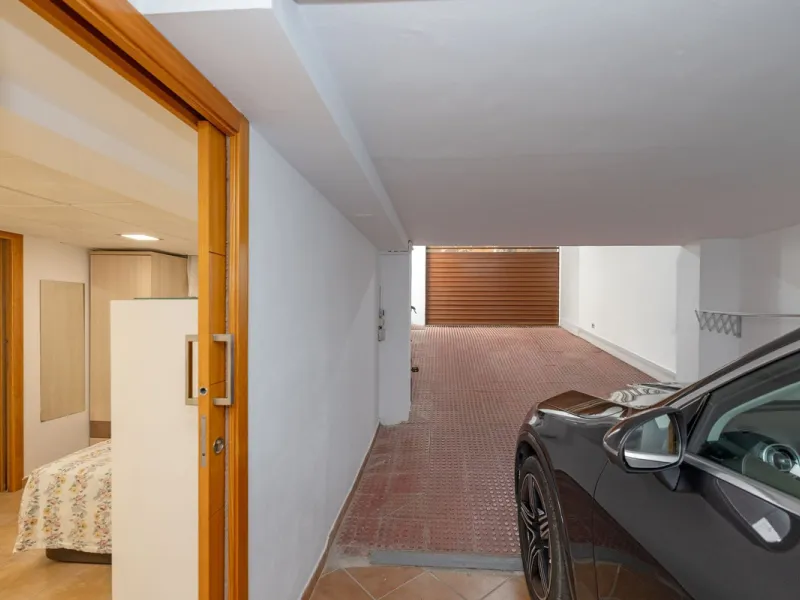 House - Semi-Detached House в продаже в Torremolinos, Málaga. В доме 6 спален и 5 ванных комнат. Площадь дома 309 м². Площадь участка 300 м²