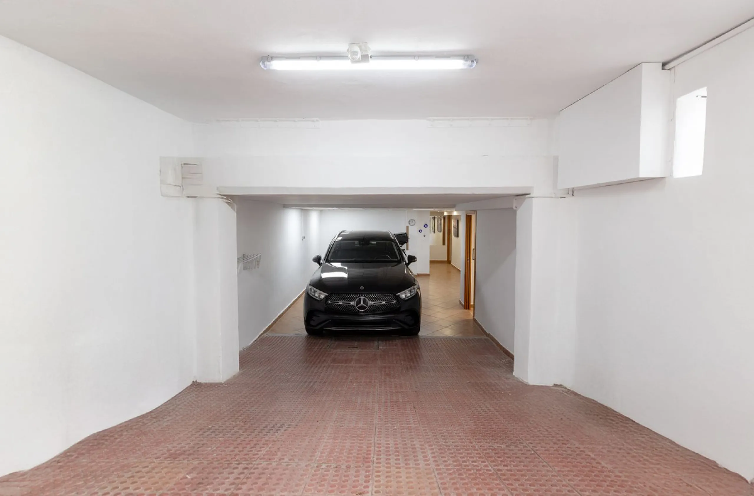 House - Semi-Detached House в продаже в Torremolinos, Málaga. В доме 6 спален и 5 ванных комнат. Площадь дома 309 м². Площадь участка 300 м²