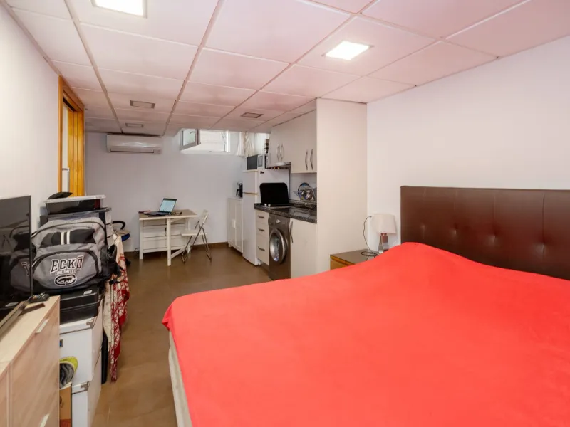 House - Semi-Detached House в продаже в Torremolinos, Málaga. В доме 6 спален и 5 ванных комнат. Площадь дома 309 м². Площадь участка 300 м²