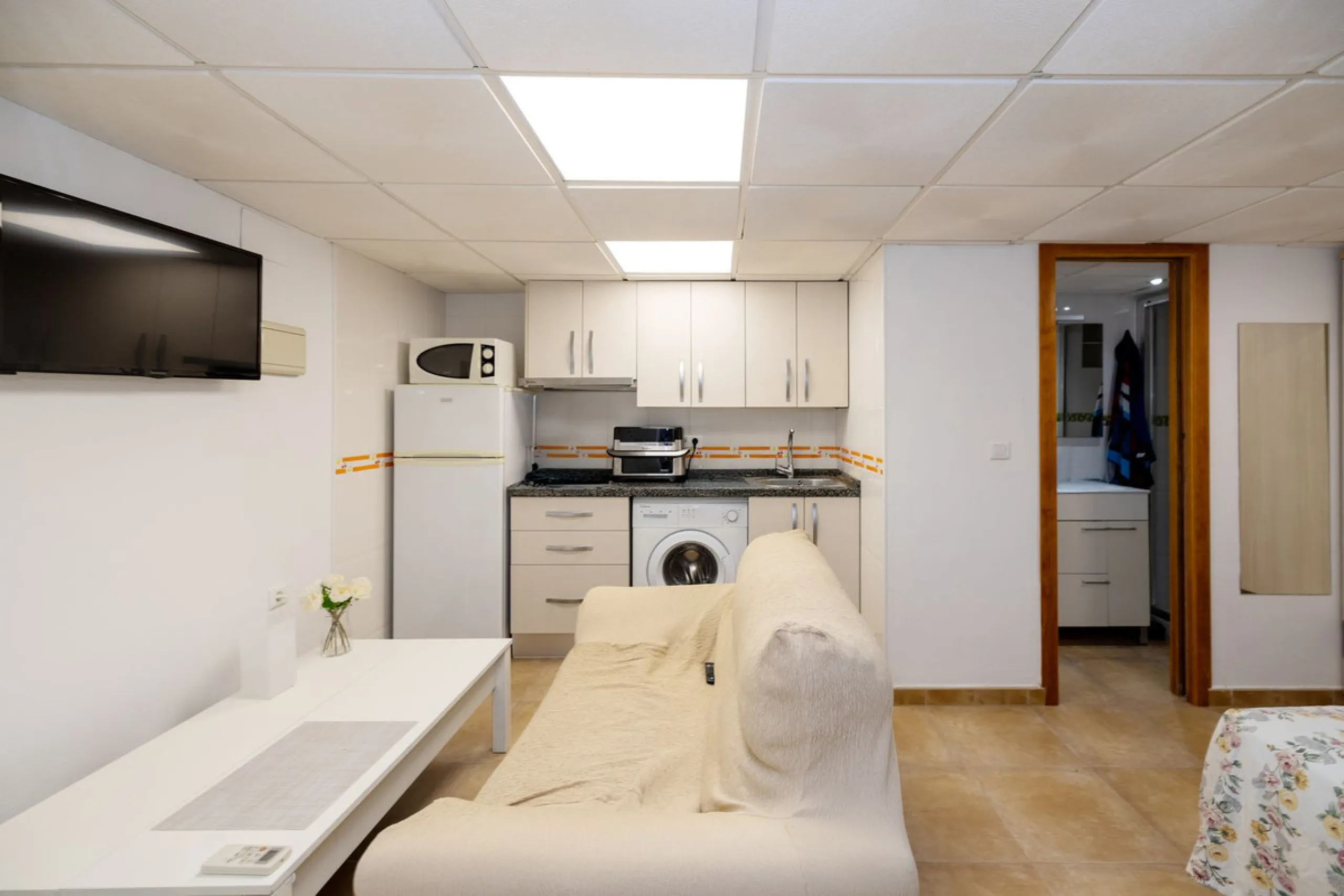 House - Semi-Detached House в продаже в Torremolinos, Málaga. В доме 6 спален и 5 ванных комнат. Площадь дома 309 м². Площадь участка 300 м²
