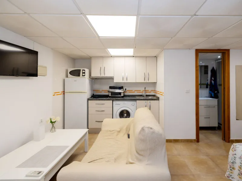 House - Semi-Detached House в продаже в Torremolinos, Málaga. В доме 6 спален и 5 ванных комнат. Площадь дома 309 м². Площадь участка 300 м²