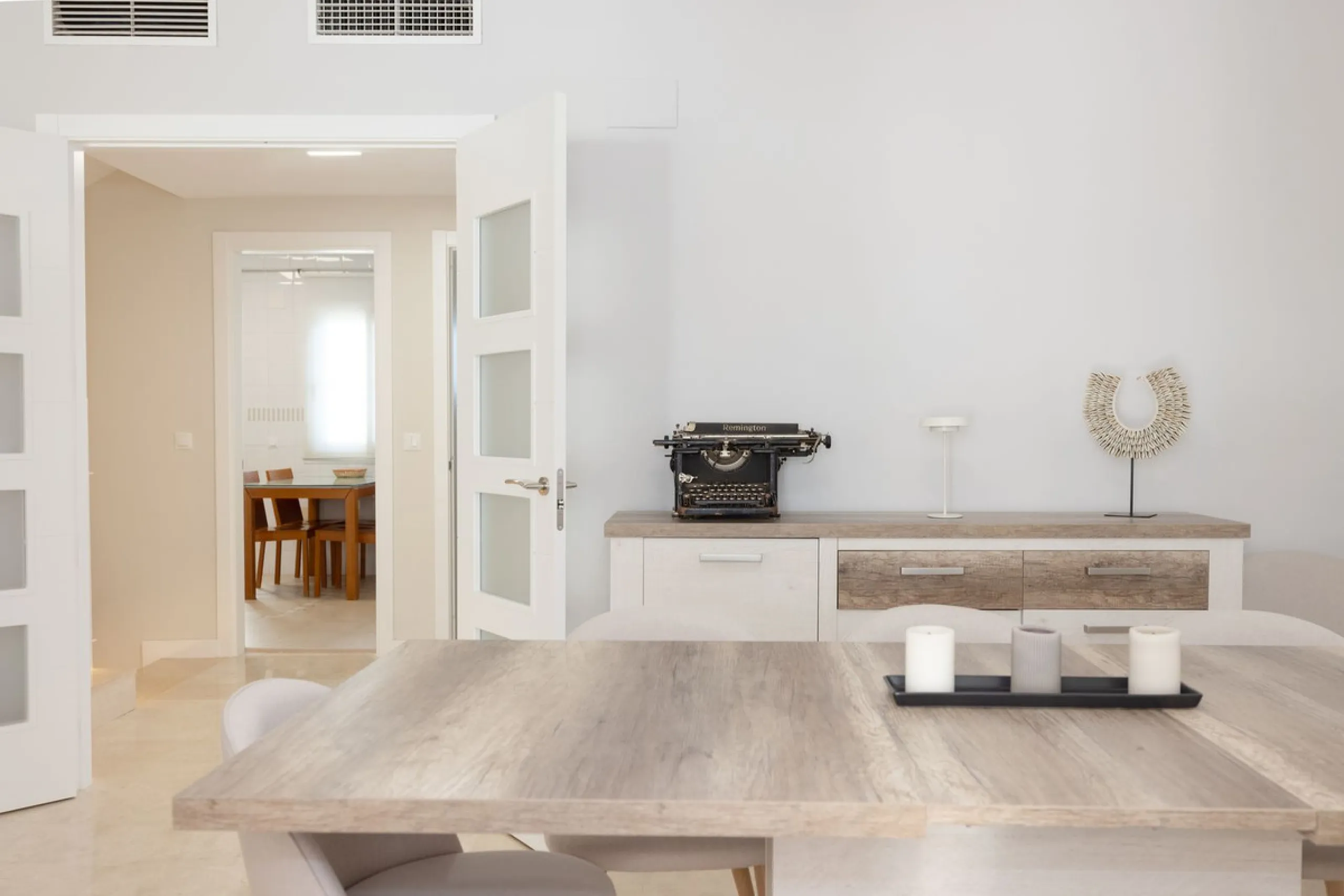 House - Semi-Detached House в продаже в Torremolinos, Málaga. В доме 6 спален и 5 ванных комнат. Площадь дома 309 м². Площадь участка 300 м²