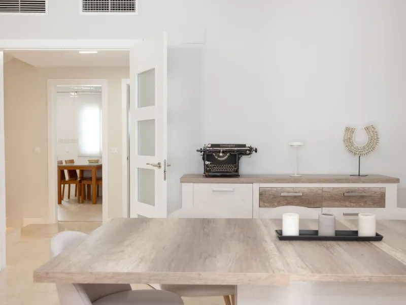House - Semi-Detached House в продаже в Torremolinos, Málaga. В доме 6 спален и 5 ванных комнат. Площадь дома 309 м². Площадь участка 300 м²