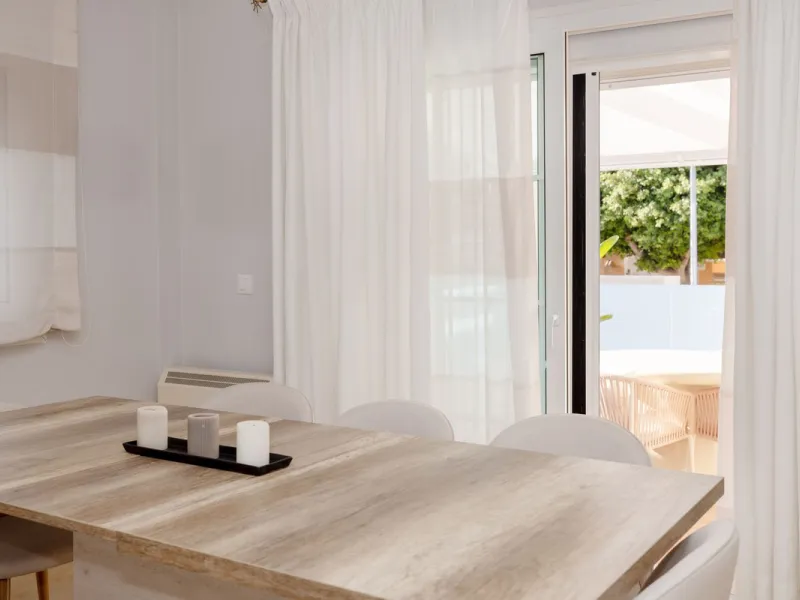 House - Semi-Detached House в продаже в Torremolinos, Málaga. В доме 6 спален и 5 ванных комнат. Площадь дома 309 м². Площадь участка 300 м²