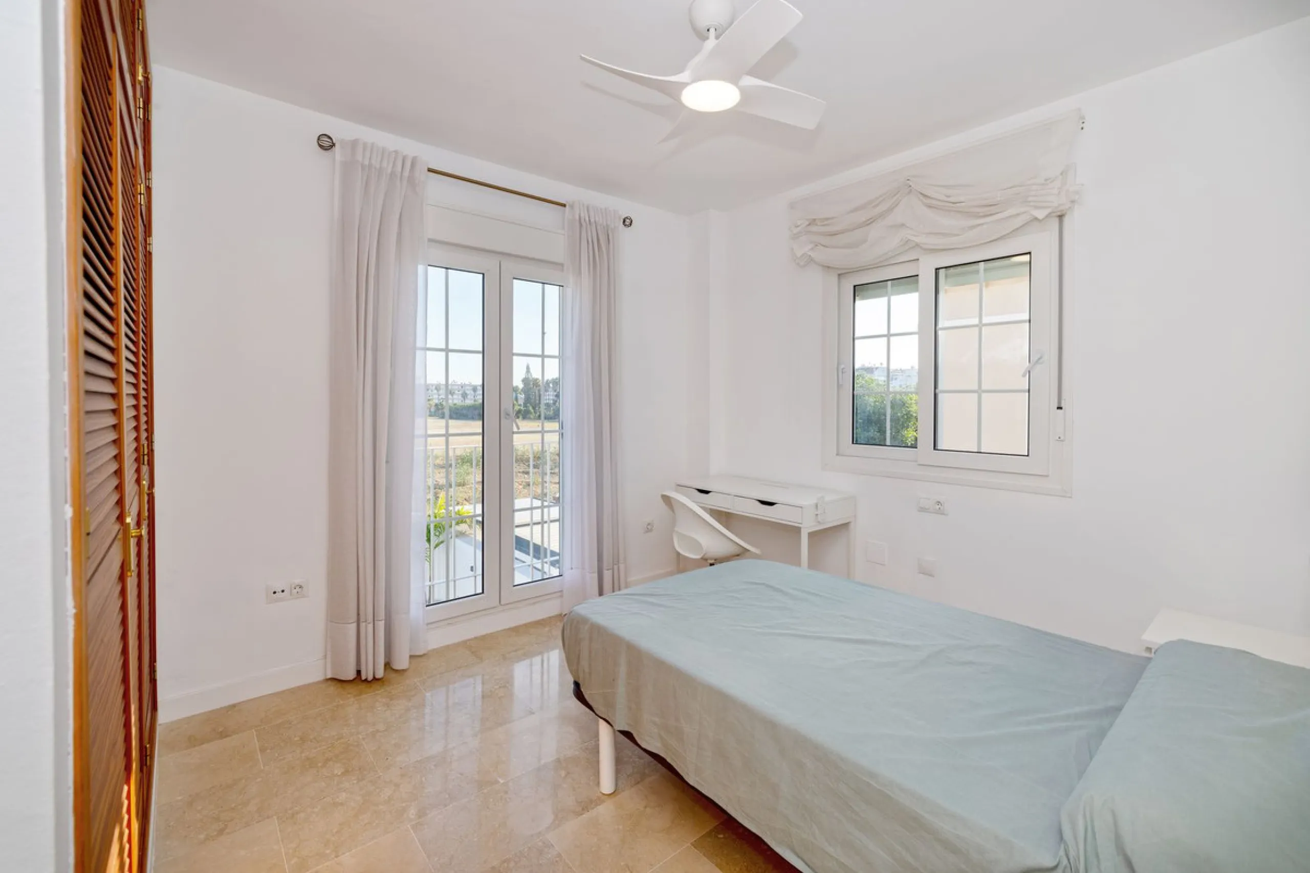 House - Semi-Detached House в продаже в Torremolinos, Málaga. В доме 6 спален и 5 ванных комнат. Площадь дома 309 м². Площадь участка 300 м²
